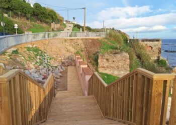 Avanza denuncia su “profunda indignación”» ante las barreras arquitectónicas en la remodelación del Paseo Marítimo María Coronel de Tarifa