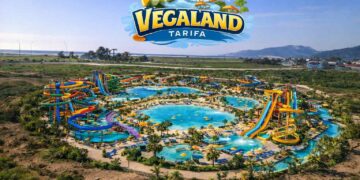 Tarifa anuncia un macro parque acuático para los días de levante: “pasaremos de no tener piscina a tener una decena, dos de ellas con olas”