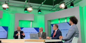 Guadacorte celebra 60 años en «Hablemos de negocios campo de Gibraltar» con un debate sobre crecimiento, innovación y metrópoli