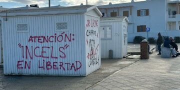 Salpicar de fealdad con la tinta de la estupidez