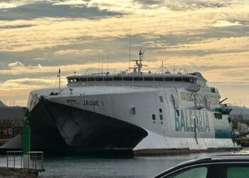 La avería del Jaume I bloquea el puerto de Tarifa y paraliza la conexión con Tánger Ciudad
