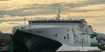 La avería del Jaume I bloquea el puerto de Tarifa y paraliza la conexión con Tánger Ciudad