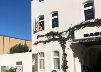 Mercadillo Navideño Artesanal en Tarifa: Sábado 13 en BASE, talleres, música y ambiente familiar