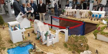 El jurado del Concurso de Belenes visita siete montajes inscritos en Tarifa