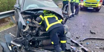 Tres heridos tras una colisión frontal en Tarifa