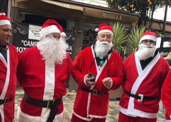 La lluvia no frena la solidaridad en la recogida de juguetes del moto club “A tu aire”