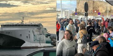 El ferry “Jaime I” de Baleària «varado» y bloqueando el puerto de Tarifa mientras pasajeros aguardaban fuera de la terminal