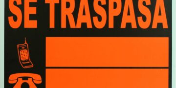 «Están siendo estos tiempos para los negocios en Tarifa, pues yo tiro lo toalla»