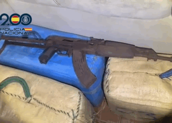 Detenidas dos personas en Algeciras cuando custodiaban más de mil kilos de hachís armados con AK 47