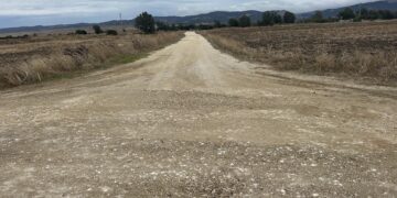 Tahivilla mejora caminos rurales con fondos propios