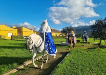 Facinas celebra el 5 de enero el tradicional arrastre de latas y la Cabalgata de Reyes Magos