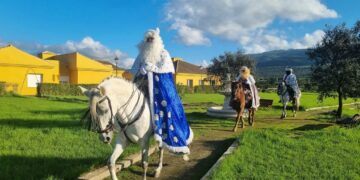 Facinas celebra el 5 de enero el tradicional arrastre de latas y la Cabalgata de Reyes Magos