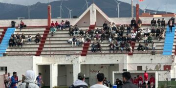 El Tarifa cae ante el Chiclana (1-2) pese a su insistencia y sigue soñando con el ‘playoff’