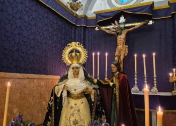 Recogimiento en San Francisco ante la ausencia de procesión del Cristo del Consuelo