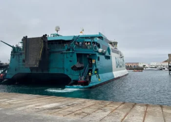 Una avería en el Jaume I provoca el retorno a Tarifa de varios pasajeros